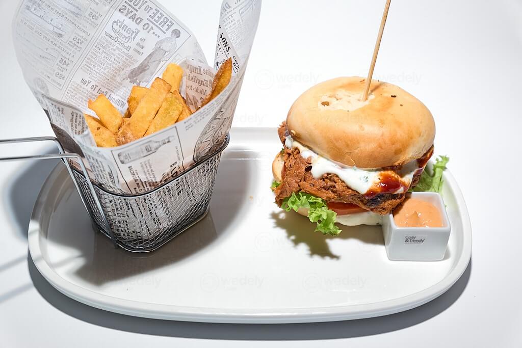 Pain artisanal et viande fraîche : le burger maison à Kirchberg version Lounge Act One
